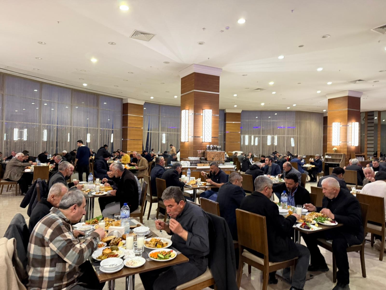 ÜNAL'DAN MUHTARLARA İFTAR YEMEĞİ