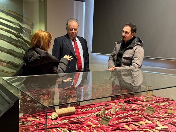 b&uuml;y&uuml;kel&ccedil;i