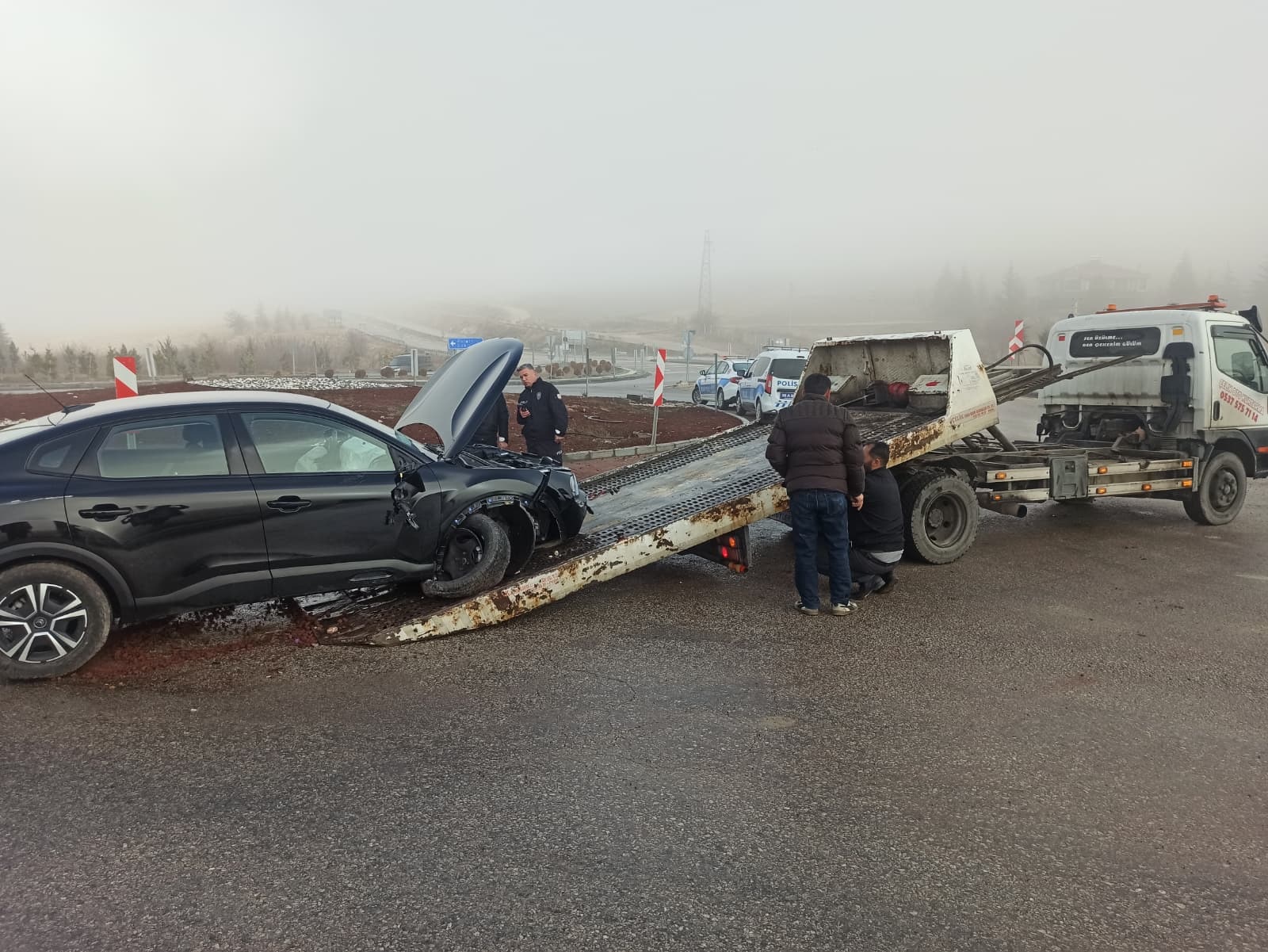 YOĞUN SİS KAVŞAKTA KAZAYA NEDEN OLDU