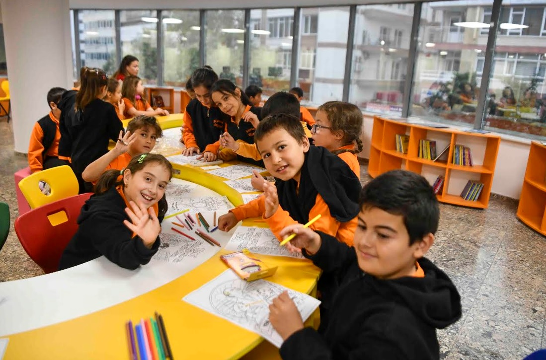 BÜYÜKŞEHİRDEN ÖĞRENCİLERE KÜTÜPHANE ETKİNLİĞİ